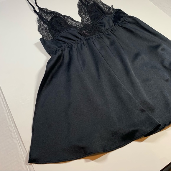 XS Victoria’s Secret black satin and lace camisole w side slits - Picture 2 of 11